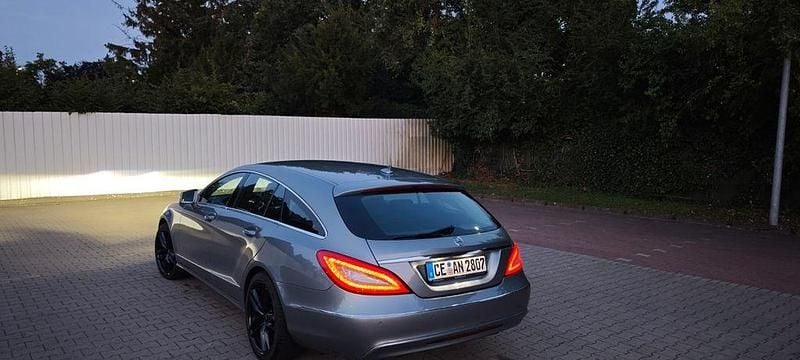 Grau Gebraucht 2014 Mercedes CLS350 Shooting Brake Kombi | 14.250 € (Guter Preis) - Bild 1/4