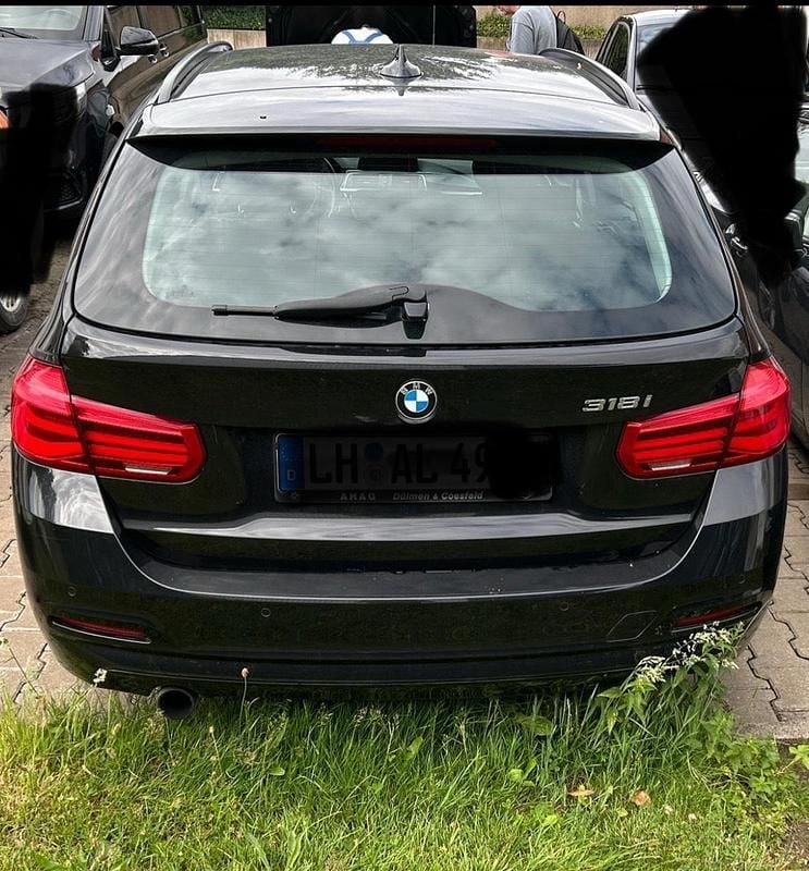 Schwarz Gebraucht 2017 BMW 318 Kombi | 6.900 € (Superpreis) - Bild 1/3