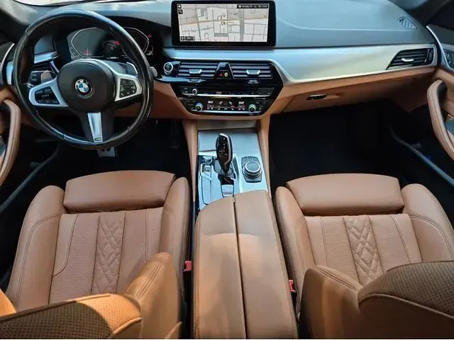 Gebraucht BMW 530 M Sport 286 PS (210 kW) 2022 Sophistograu Kombi