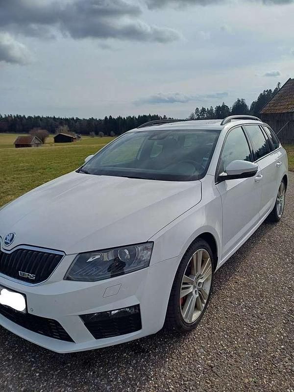Gebraucht Skoda Octavia RS 184 PS (135 kW) 2015 Weiß Kleinwagen