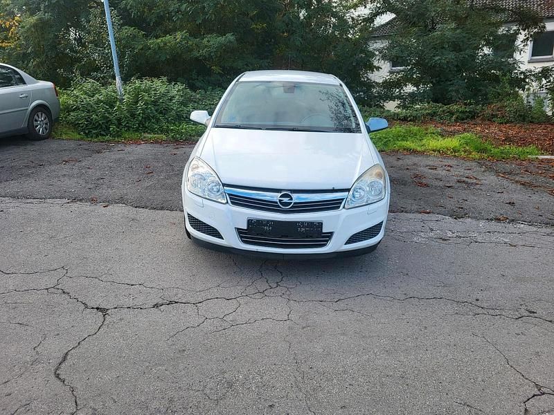 Weiß Gebraucht 2007 Opel Astra Kleinwagen | 2.500 € (Fairer Preis) - Bild 1/4
