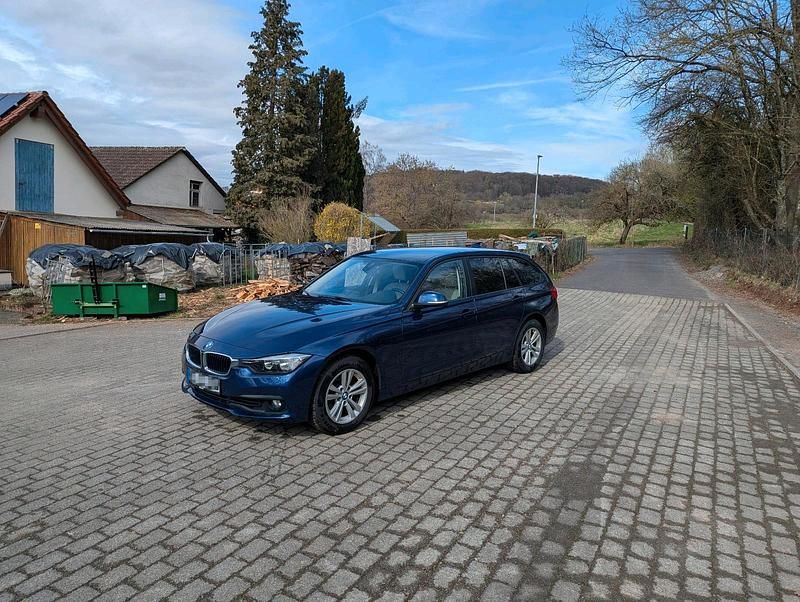 Gebraucht BMW 320 184 PS (135 kW) 2016 Blau Kombi