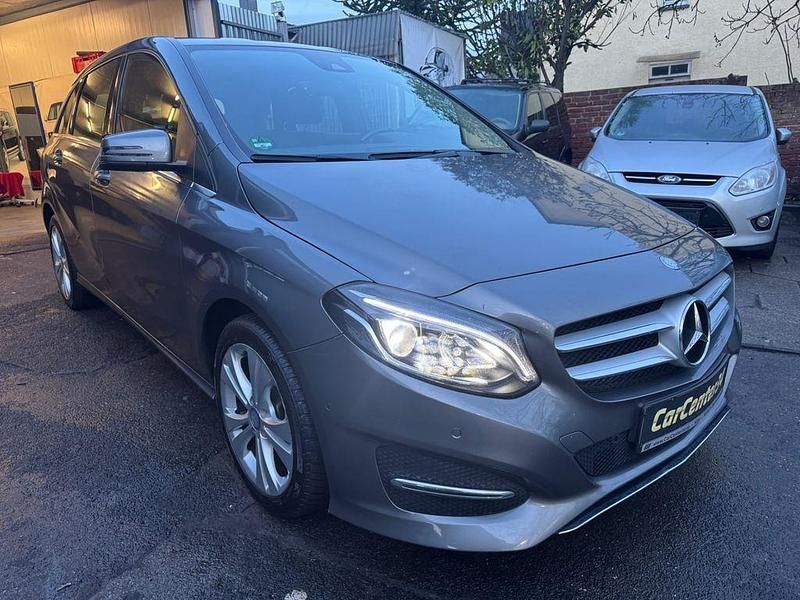 Grau Gebraucht 2015 Mercedes B200 Van / Kleinbus | 11.950 € (Fairer Preis) - Bild 1/4