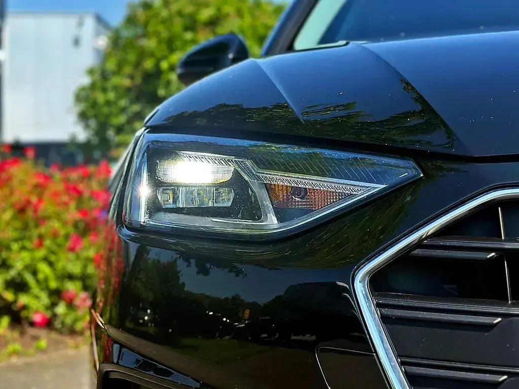 Gebraucht Audi A4 163 PS (119 kW) 2023 Schwarz Kombi