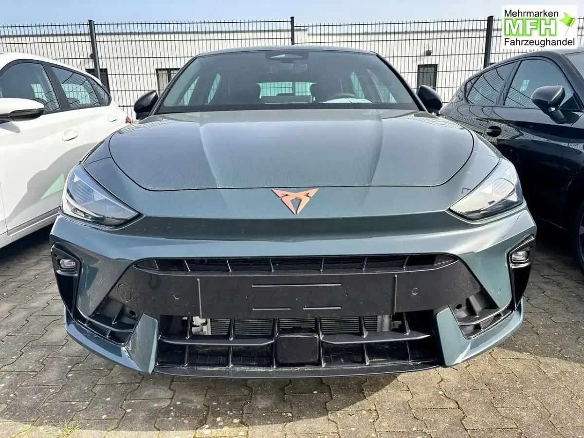 Nowe Cupra Leon Basis 150 KM (110 kW) 2026 Niebieski Sedan/Limuzyna