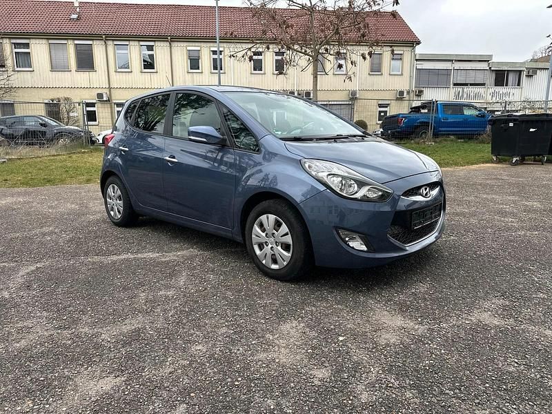 Gebraucht Hyundai ix20 125 PS (91 kW) 2011 Blau Kleinwagen