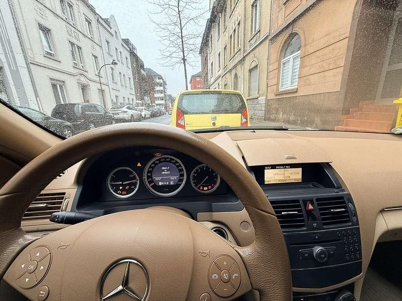 Gebraucht Mercedes C180 Elegance 156 PS (114 kW) 2007 Weiß Limousine