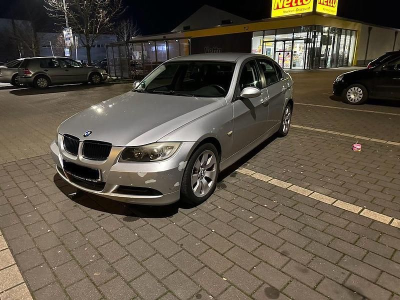 Gebraucht BMW 318 116 PS (85 kW) 2006 Silber Limousine