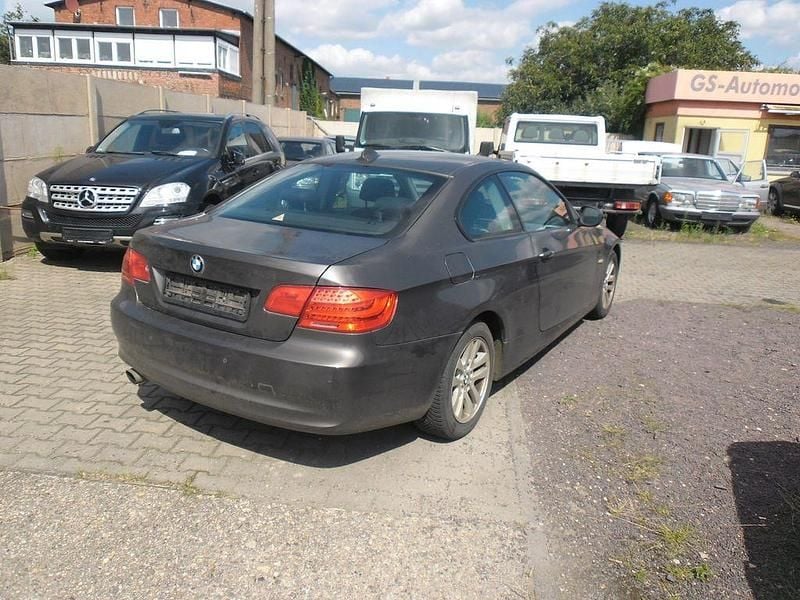 Gebraucht BMW 320 Sport Line 170 PS (125 kW) 2010 Braun Coupé