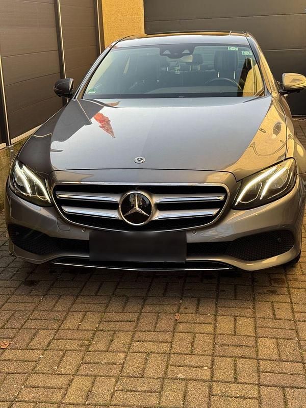 Gebraucht Mercedes E220 194 PS (142 kW) 2018 Grau Limousine