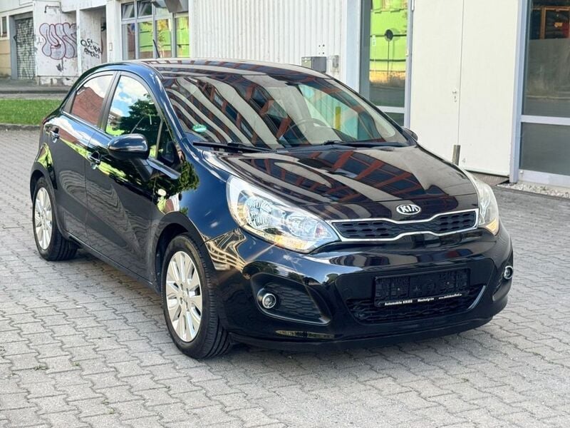 Schwarz Gebraucht 2014 Kia Rio FIFA World Cup Edition Limousine | 5.499 € (Fairer Preis) - Bild 1/4