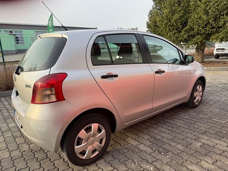 Gebraucht Toyota Yaris 69 PS (50 kW) 2008 Grau Kleinwagen