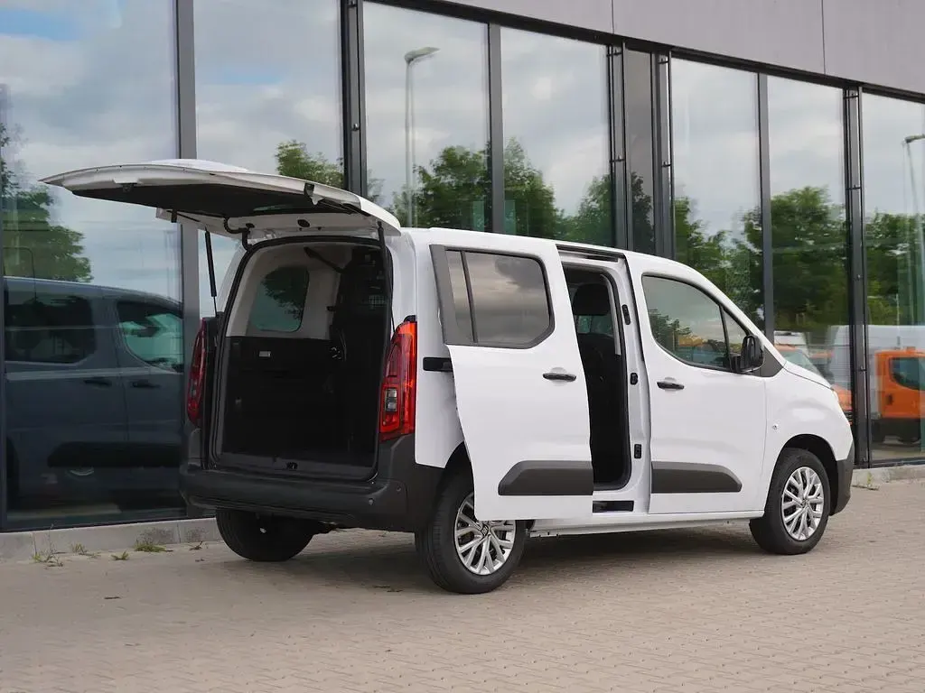 Neu Fiat Doblò 131 PS (96 kW) 2026 Weiß Van / Kleinbus