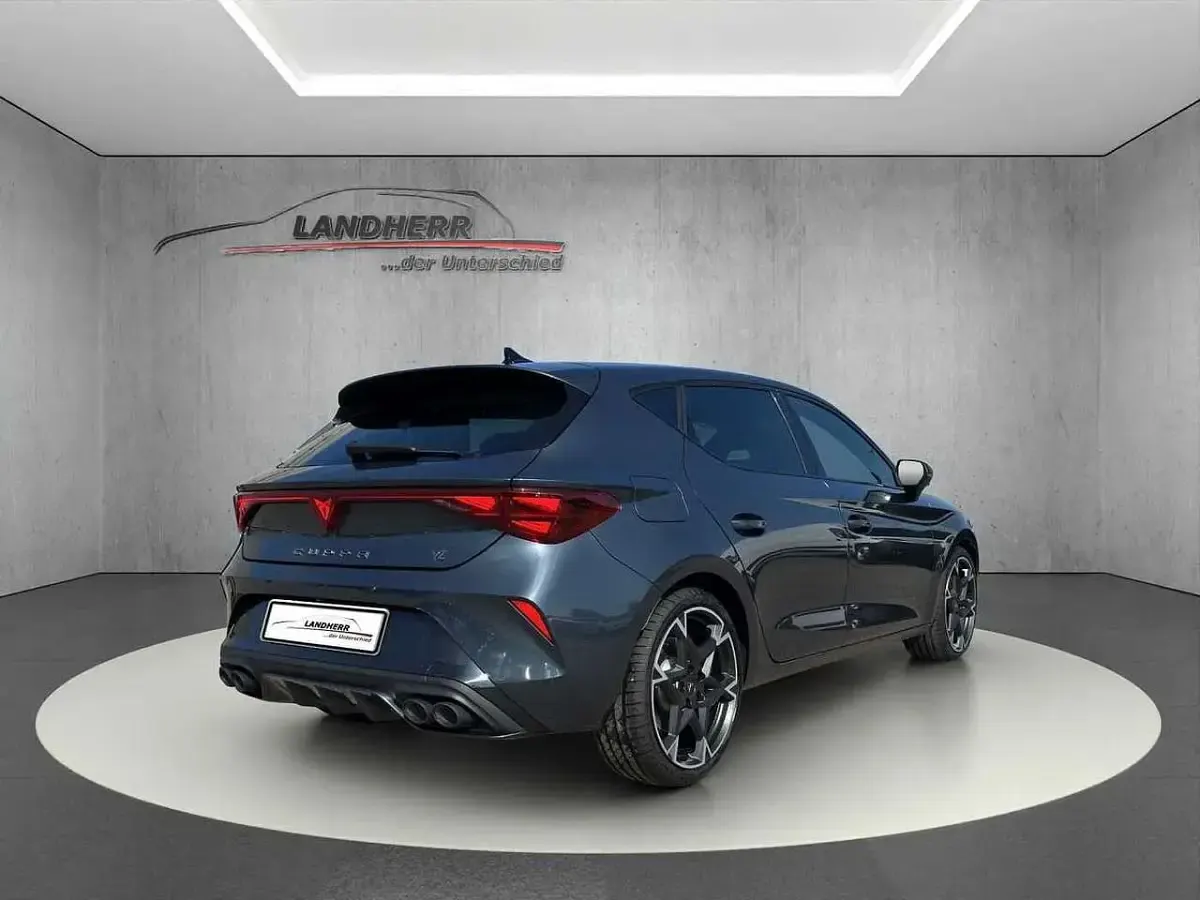 Nowe Cupra Leon 300 KM (220 kW) 2026 Szary Sedan/Limuzyna