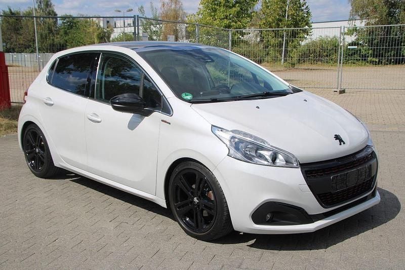 Gebraucht 2015 Peugeot 208 Allure Kleinwagen | 10.690 € (Etwas zu teuer) - Bild 1/4