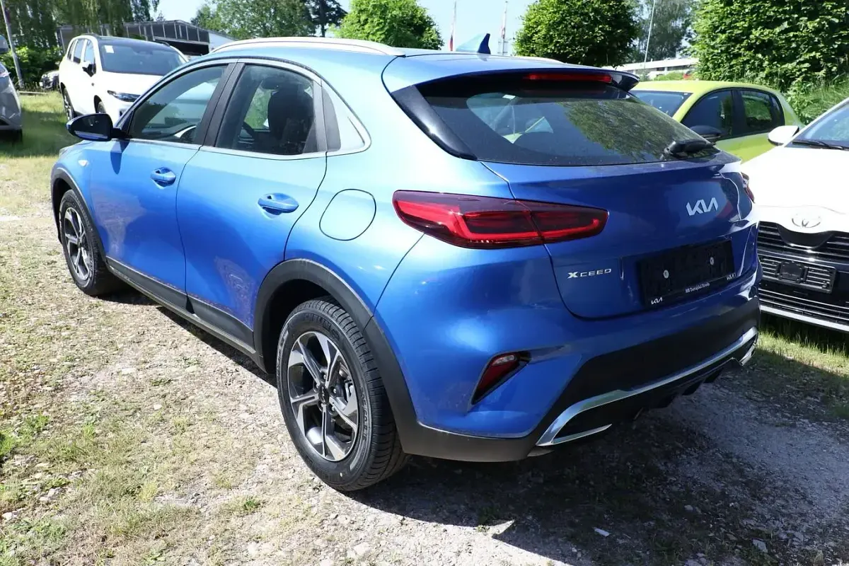 Neu Kia XCeed 150 PS (110 kW) 2026 Blue flame metallic SUV