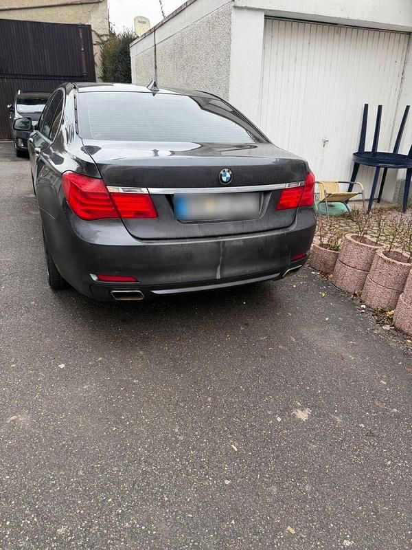 Gebraucht BMW 740 Performance 306 PS (225 kW) 2012 Grau Limousine