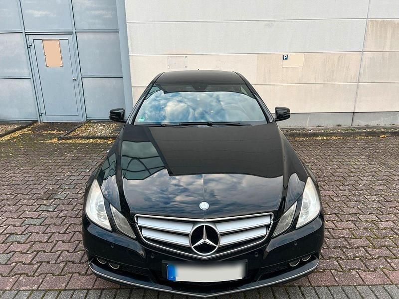 Gebraucht Mercedes E250 204 PS (150 kW) 2009 Schwarz Coupé