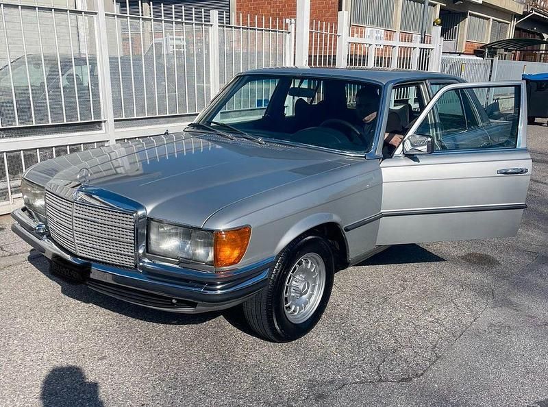 Grau Gebraucht 1974 Mercedes S350 SE Limousine | 10.900 € - Bild 1/4