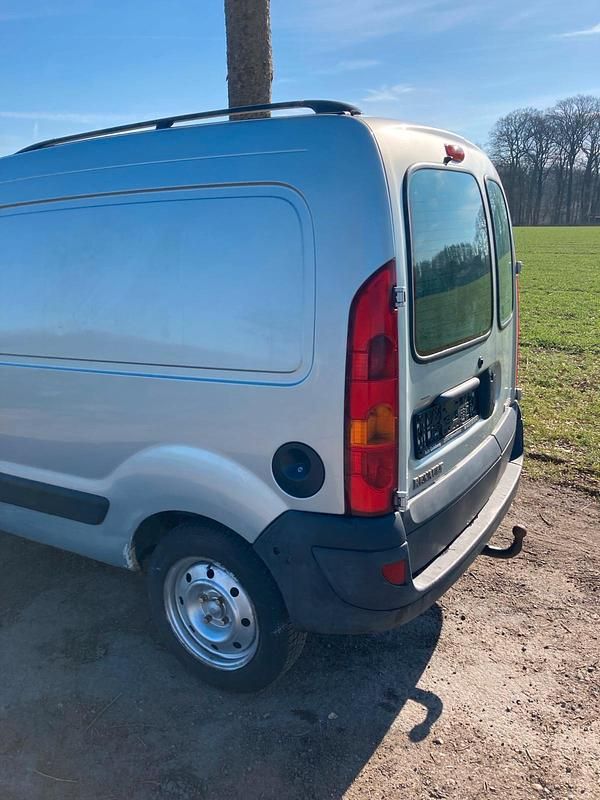 Second-hand Renault Kangoo 65 CP (47 kW) 2001 Argintiu Monovolum
