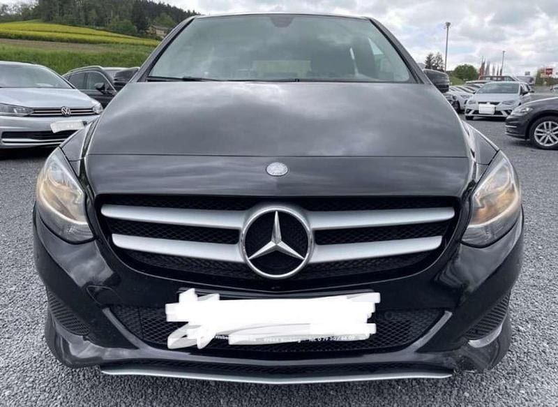 Schwarz Gebraucht 2015 Mercedes B200 Van / Kleinbus | 8.500 € (Guter Preis) - Bild 1/4