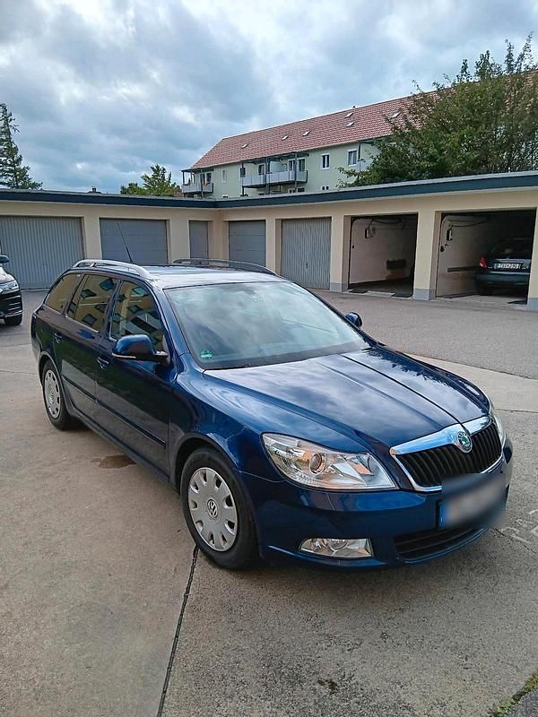 Blau Gebraucht 2009 Skoda Octavia Kombi | 2.500 € (Fairer Preis) - Bild 1/4