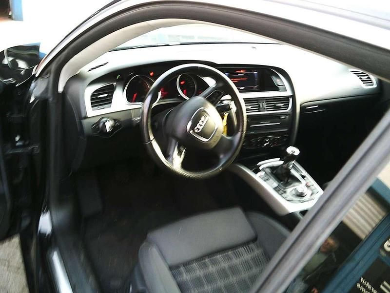 Gebraucht Audi A5 Sport 160 PS (117 kW) 2010 Schwarz Coupé