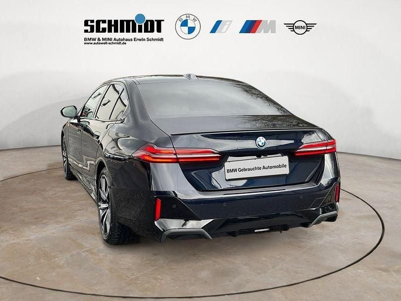 Gebraucht BMW 550e M Sport 489 PS (359 kW) 2024 Schwarz Limousine