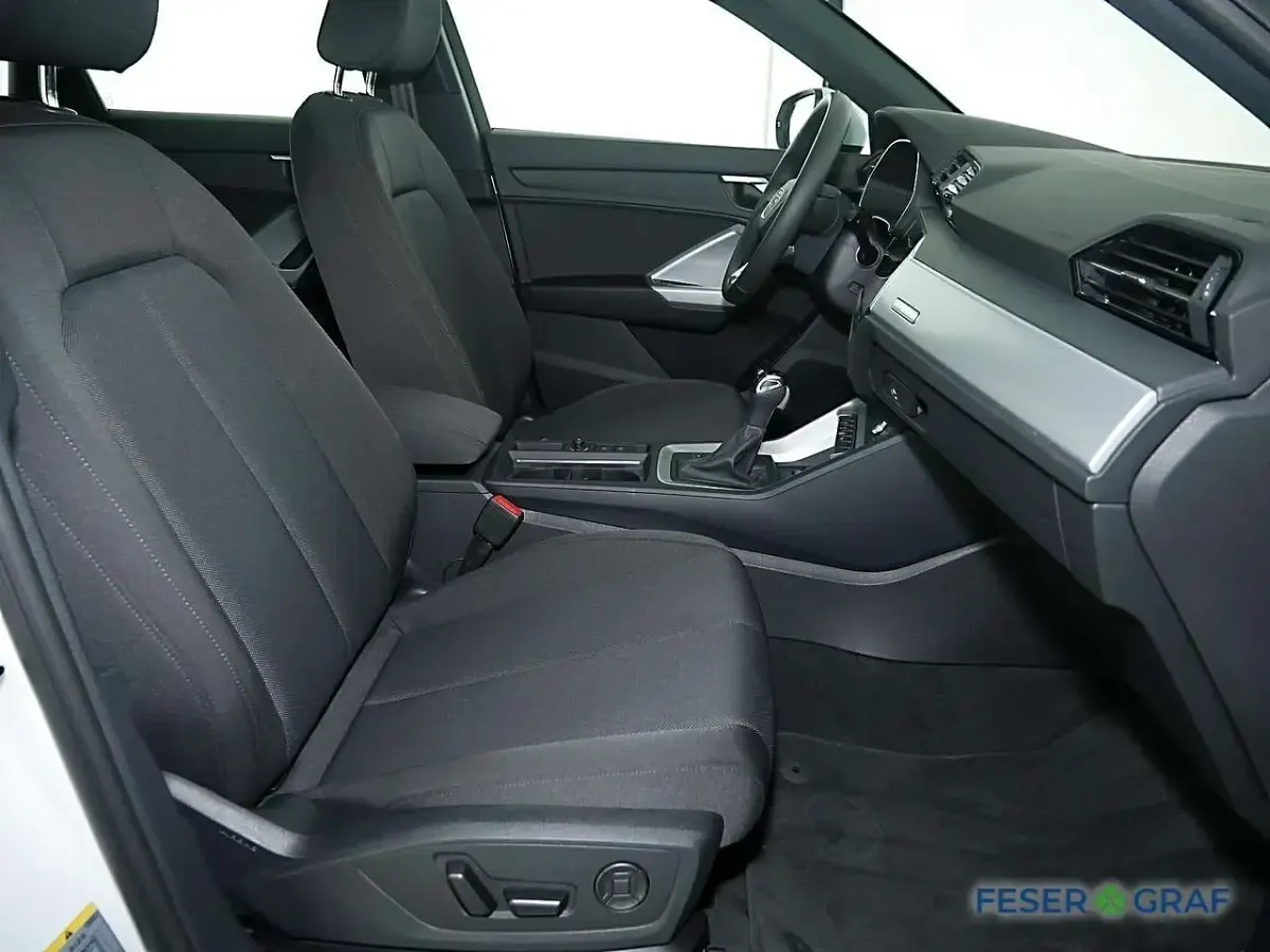 Gebraucht Audi Q3 Ambiente 150 PS (110 kW) 2025 Gletscherweiß SUV