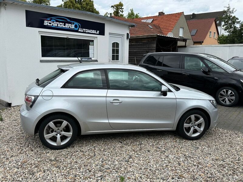 Gebraucht Audi A1 Attraction 122 PS (89 kW) 2011 Silber Kleinwagen