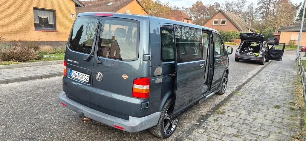 Używany VW Caravelle 102 KM (75 kW) 2009 Szary Van