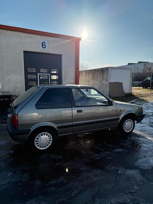 Gebraucht Nissan Micra 65 PS (47 kW) 1992 Silber Coupé