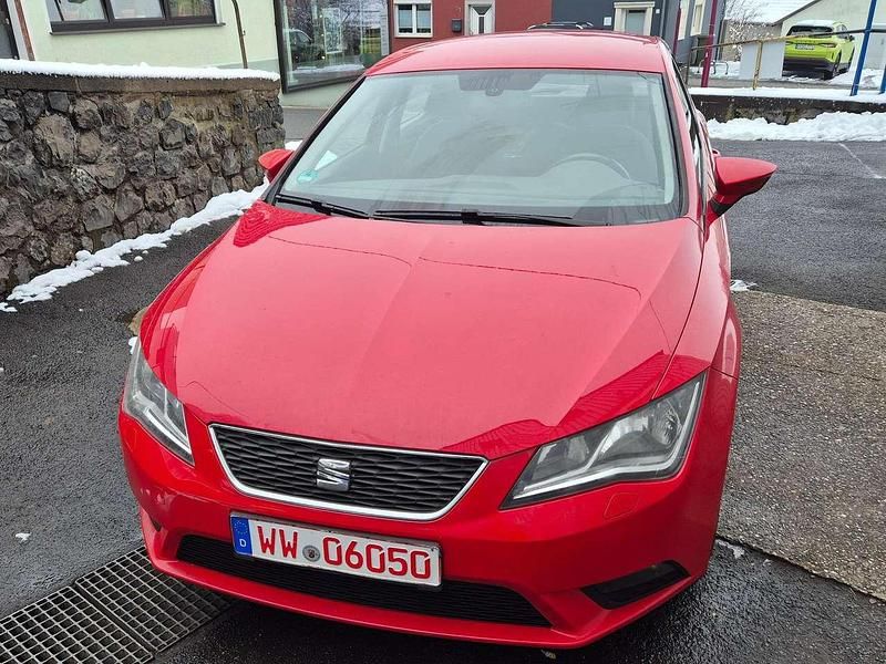 Gebraucht Seat Leon Style 122 PS (89 kW) 2014 "emocion" rot Kleinwagen