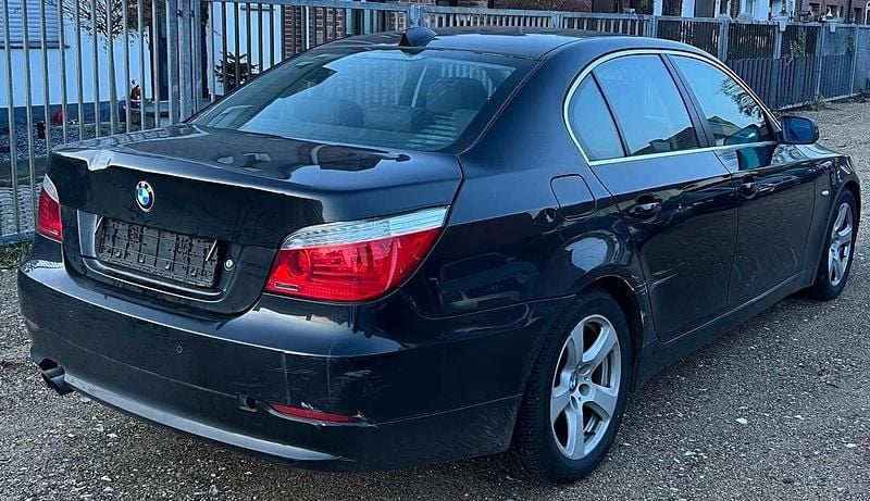 Gebraucht BMW 523 190 PS (139 kW) 2007 Black sapphire metallic Limousine