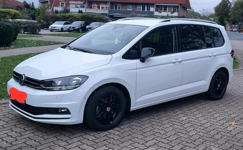 Weiß Gebraucht 2019 VW Touran IQ Drive Van / Kleinbus | 23.000 € (Fairer Preis) - Bild 1/4
