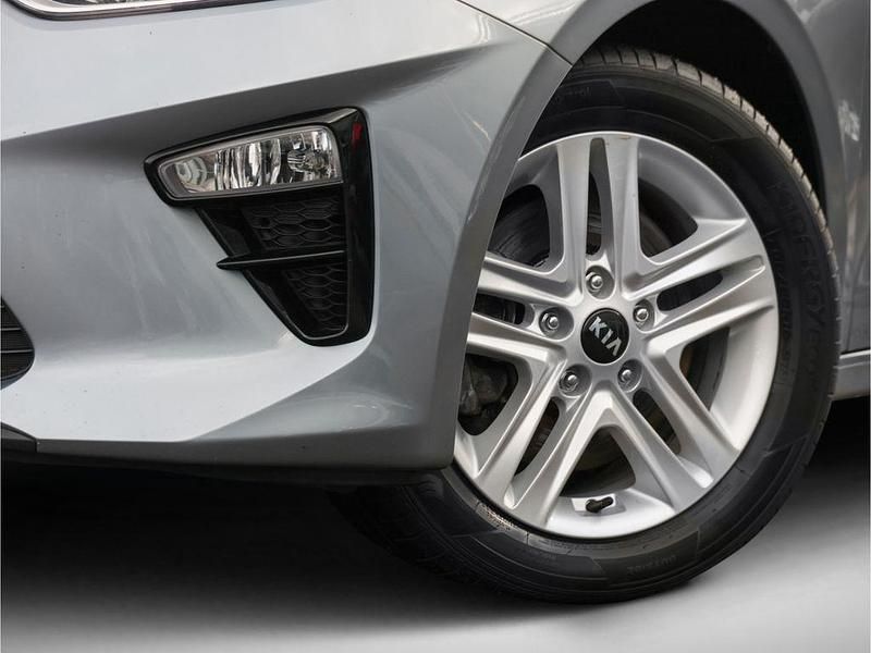 Gebraucht Kia Ceed Vision 136 PS (100 kW) 2021 Silber Kleinwagen