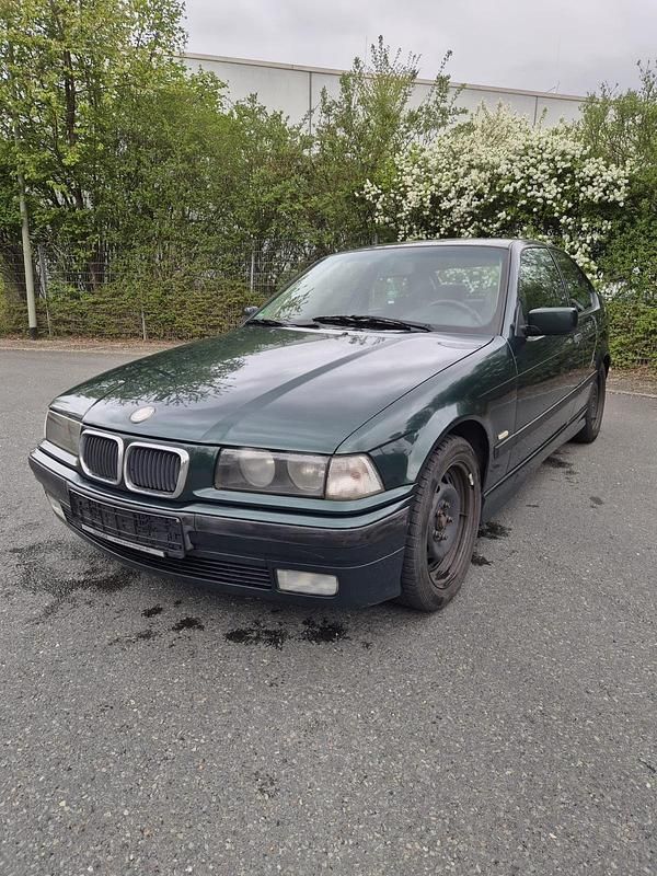 Grün Gebraucht 2000 BMW 316 Kleinwagen | 1.600 € (Fairer Preis) - Bild 1/4