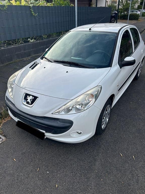 Weiß Gebraucht 2010 Peugeot 206 Limousine | 3.000 € (Fairer Preis) - Bild 1/4