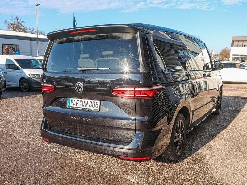Gebraucht VW Multivan Life 150 PS (110 kW) 2025 Deep black perleffekt Van