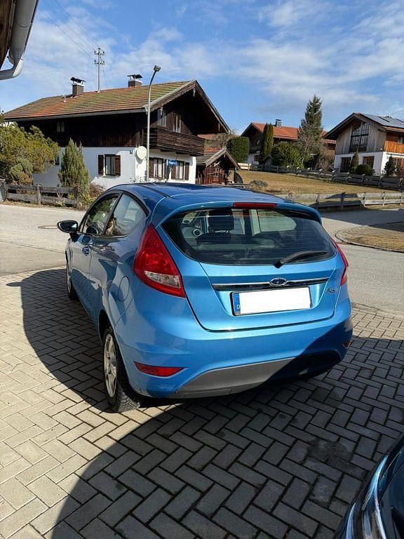 Gebraucht Ford Fiesta Trend 82 PS (60 kW) 2009 Blau Kleinwagen