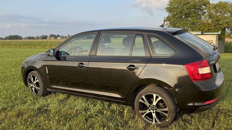 Schwarz Gebraucht 2015 Skoda Rapid Kombi | 4.700 € (Superpreis) - Bild 1/4