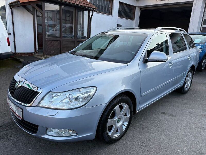 Blau Gebraucht 2009 Skoda Octavia Elegance Kombi | 2.590 € (Superpreis) - Bild 1/4