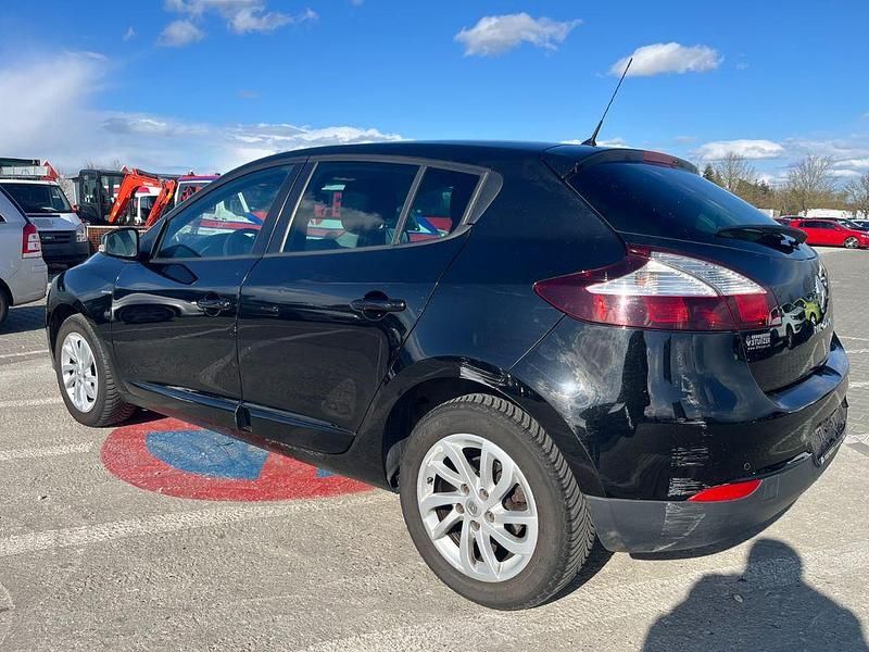 Gebraucht Renault Mégane LIMITED 110 PS (80 kW) 2015 Schwarz Limousine