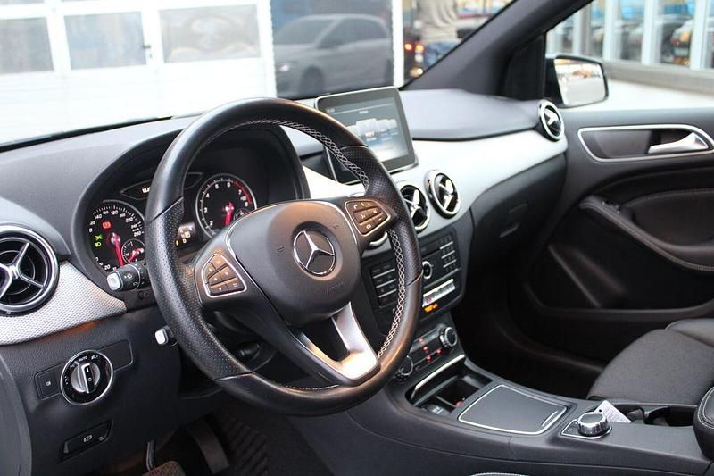 Gebraucht Mercedes B200 Urban 156 PS (114 kW) 2018 Weiß Van / Kleinbus