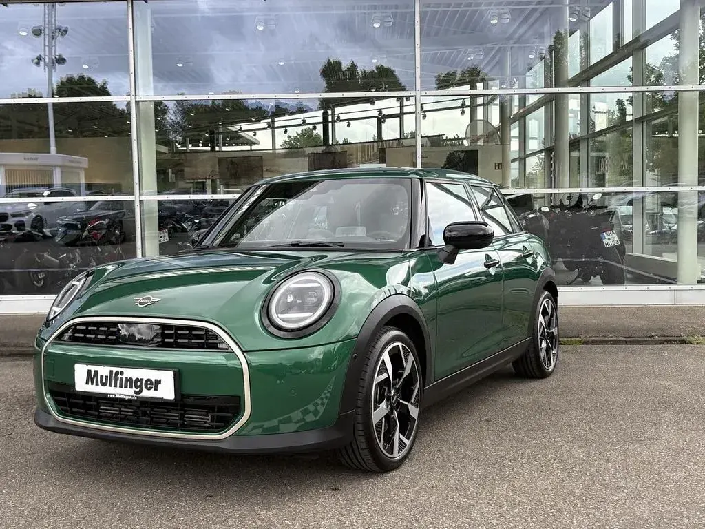 Gebraucht Mini Cooper Favoured 114 kW (156 PS) 2025 Britisch racing green iv (metallic) Kleinwagen