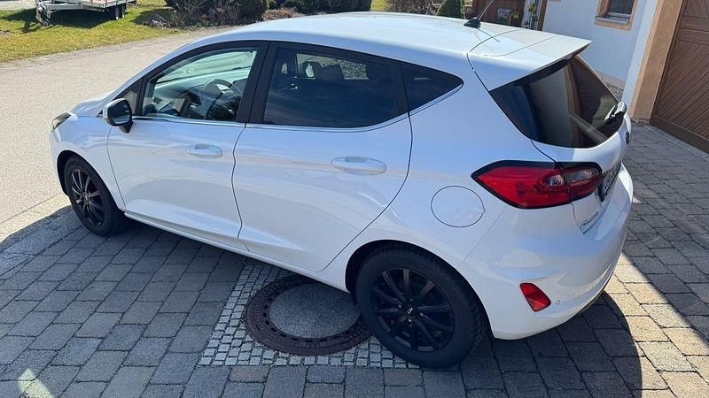 Gebraucht Ford Fiesta Titanium 125 PS (91 kW) 2022 Weiß Kleinwagen