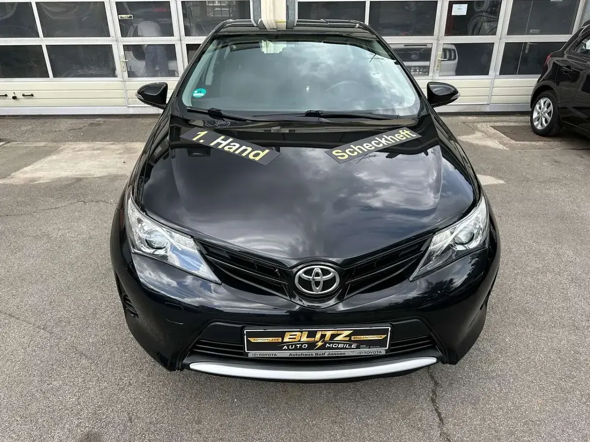 Gebraucht Toyota Auris Cool 99 PS (72 kW) 2015 Mysticschwarz mica Kleinwagen