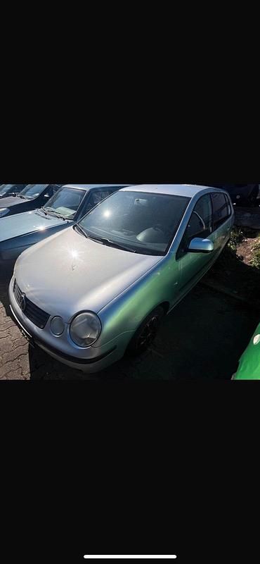 Second-hand VW Polo 68 CP (50 kW) 2002 Argintiu Berlinǎ