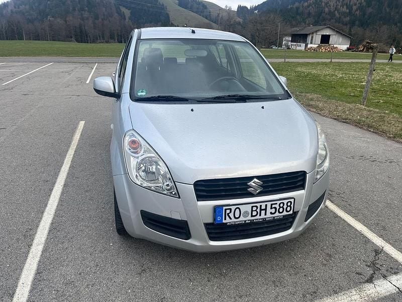 Gebraucht Suzuki Splash Basic 68 PS (50 kW) 2012 Silber Kleinwagen