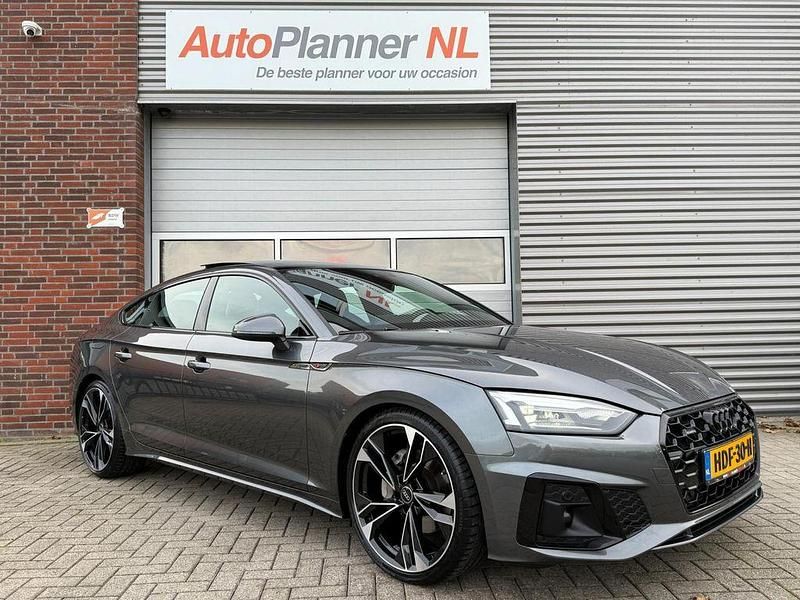 Grau Gebraucht 2022 Audi A5 Sportback Sport Kleinwagen | 42.944 € - Bild 1/4